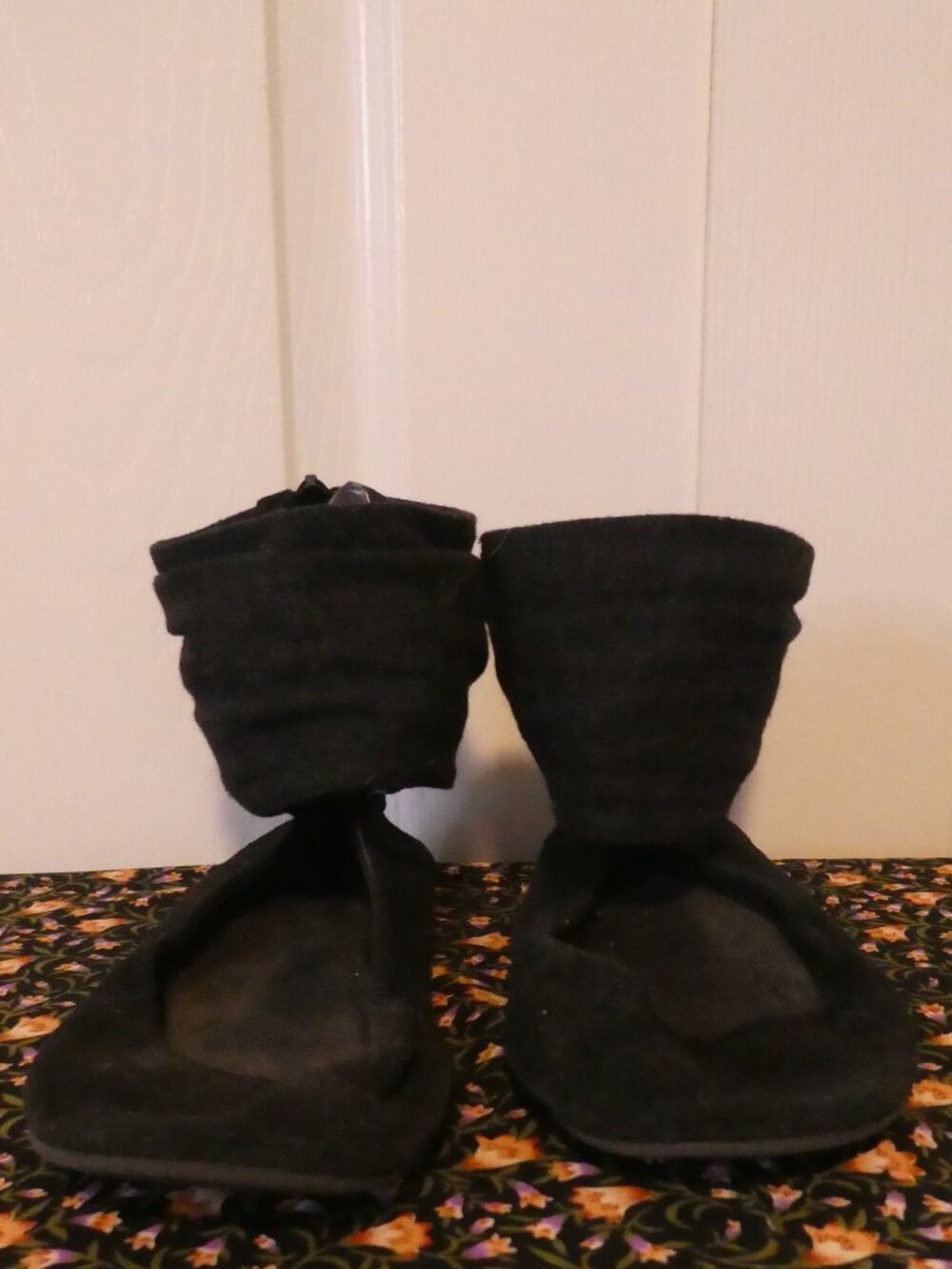 Black Faux Suede Slouchy Zip-Up Back Cuff Ballet Flats Ankle Booties - size 39
